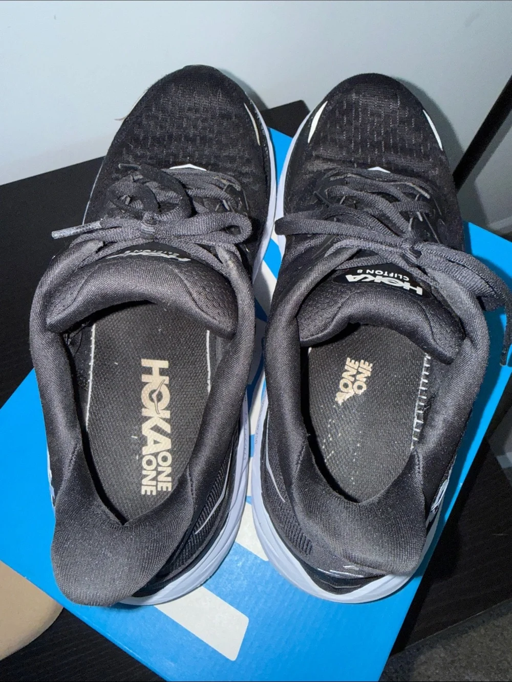 HOKA CLIFTON 8